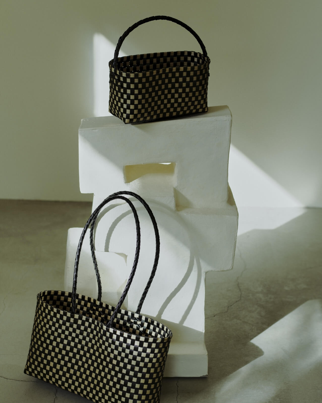 >SHIPS for WOMEN 2026 Summer�b TOUGH Romantic