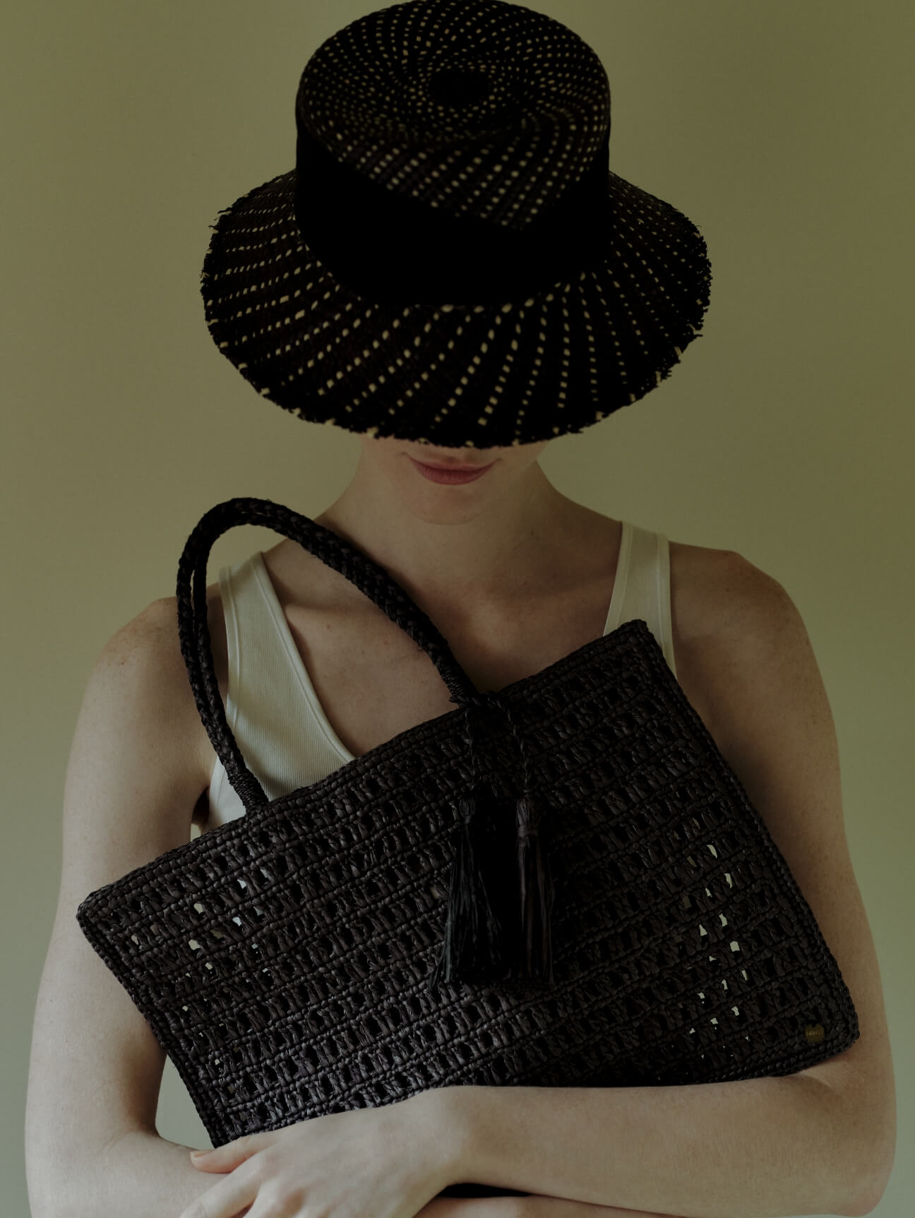 >SHIPS for WOMEN 2026 Summer�b TOUGH Romantic