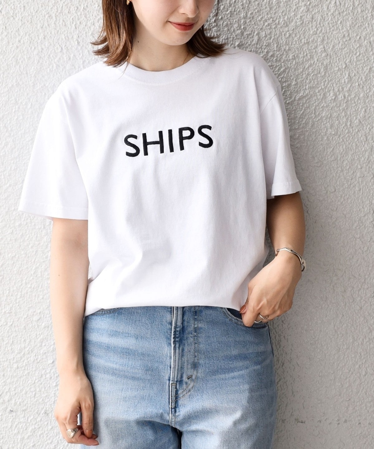 SHIPS: ロゴ エンブロイダリー Tシャツ ライトホワイト