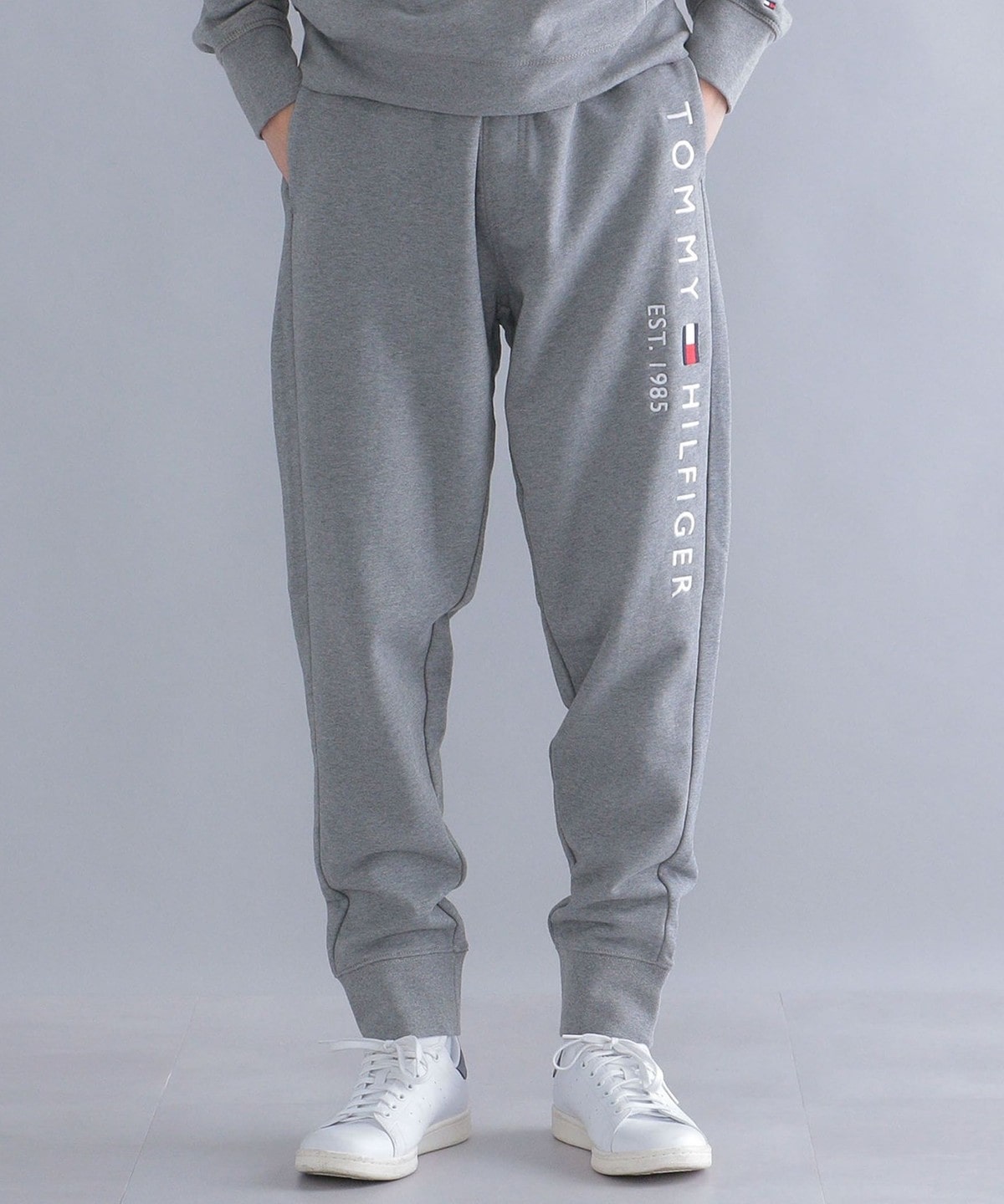 *TOMMY HILFIGER: AS BRANDED SWEATPANT グレー