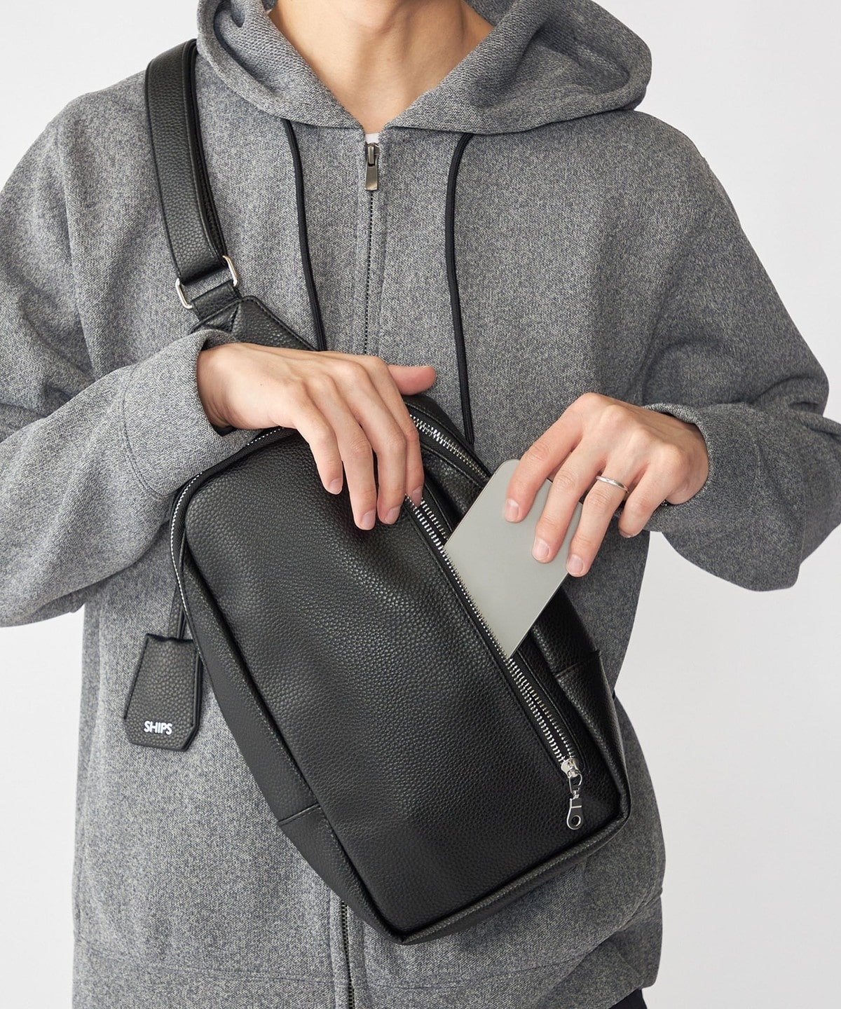 WEB限定】SHIPS: 合成皮革 ワンショルダー バッグ｜ SHIPS 公式サイト