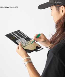 SHIPS: ���j����w�U�E���C�����t�@�~���[�x �X�g���b�v �n���P�[�X