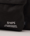 【WEB限定】SHIPS: 〈撥水加工〉 COPYRIGHT ロゴ バックパック