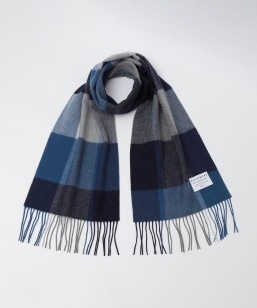 SHIPS Colors:JV~ ~bNX E[ }t[ 2