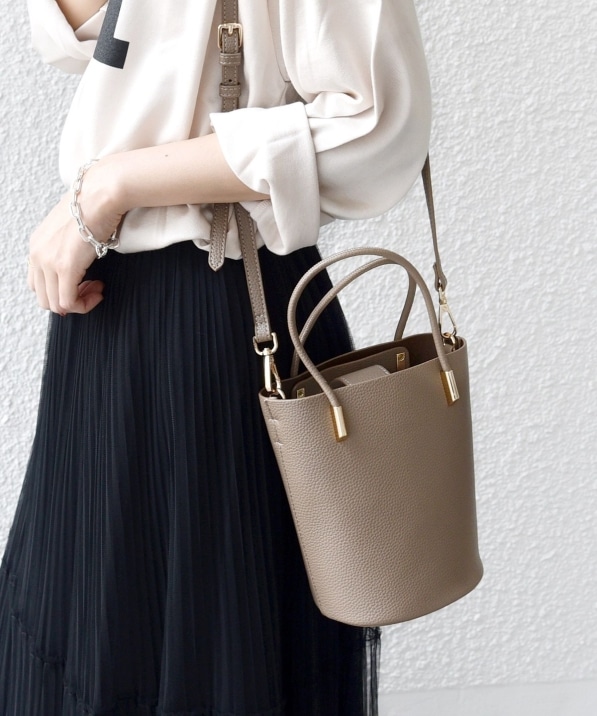 ベージュ バケツ型ショルダーバッグ 大きなポーチ付き整理力抜群なバケツ型ショルダーバッグ ミニ