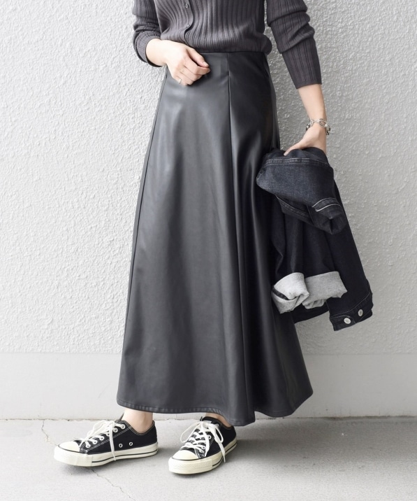 フレアロングスカート　フェイクボタンデザイン　黒色　薄手　裏地なし　XS 美品