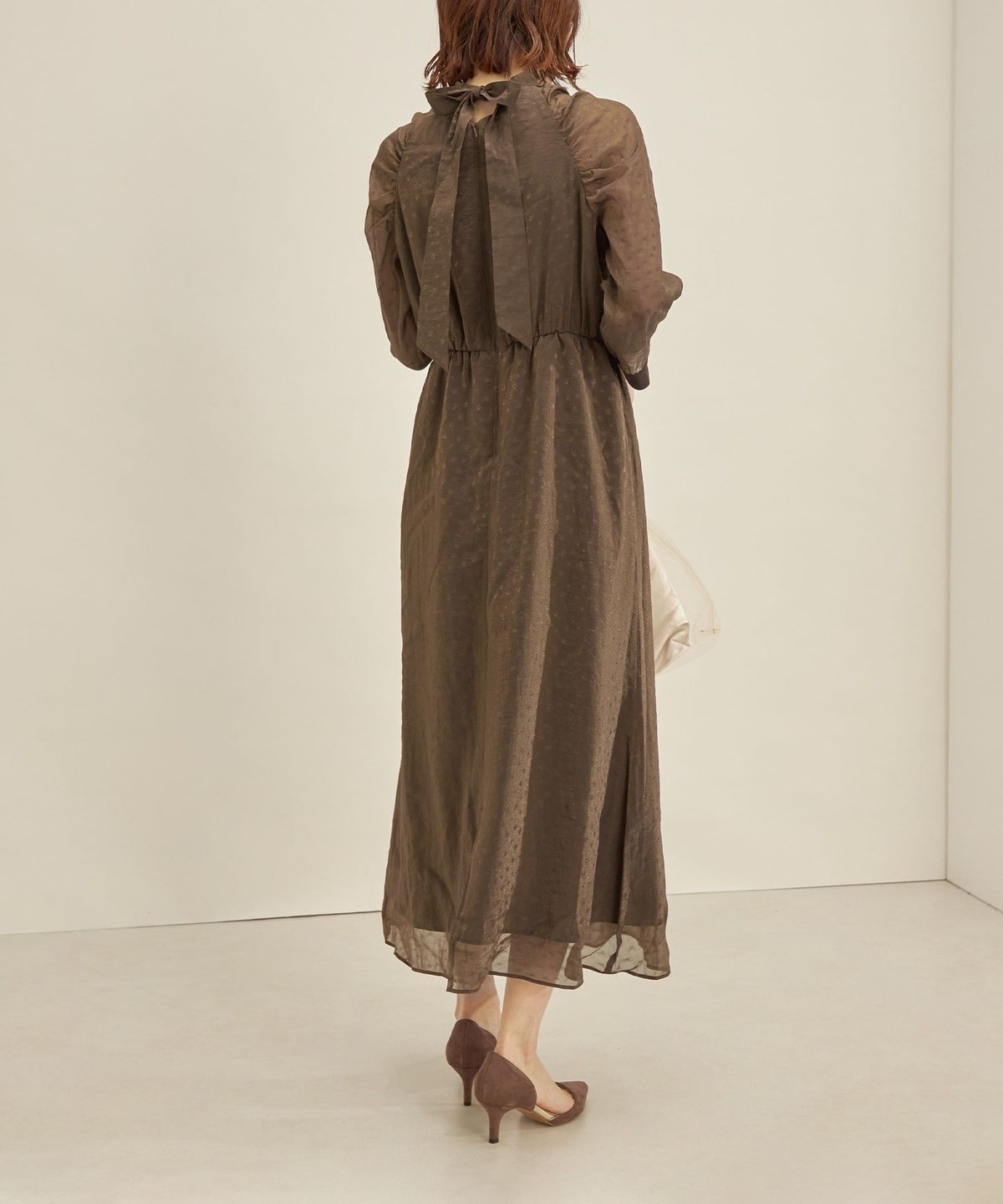 SHIPS別注】kaene:ギャザー スリーブ バック スリット ワンピース