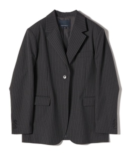 UNDER STANDING:stripe over jacket