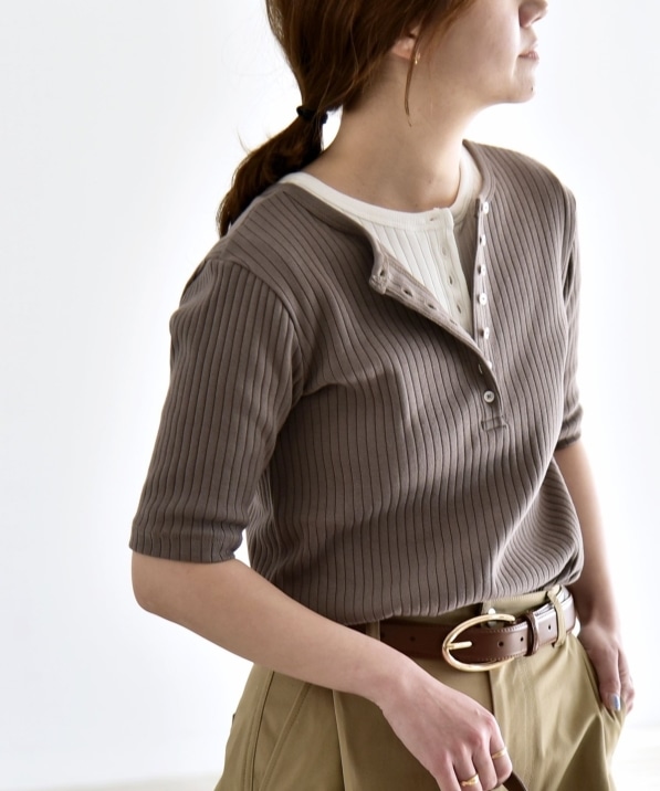 予約》quaranciel:〈洗濯機可能〉テレコ リブ 2way ヘンリーネック TEE
