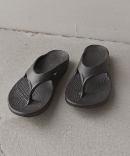 OOFOS: OOriginal/�E�[�I���W�i�� �g���O ���J�o���[ �T���_�� 26SS��