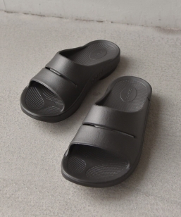 OOFOS: OOahh/�E�[�A�[ ���J�o���[�T���_�� 26SS��