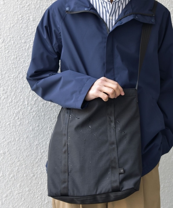 SHIPS any:�q�����rAQUA defense(TM) 2WAY �V�����_�[�o�b�O��