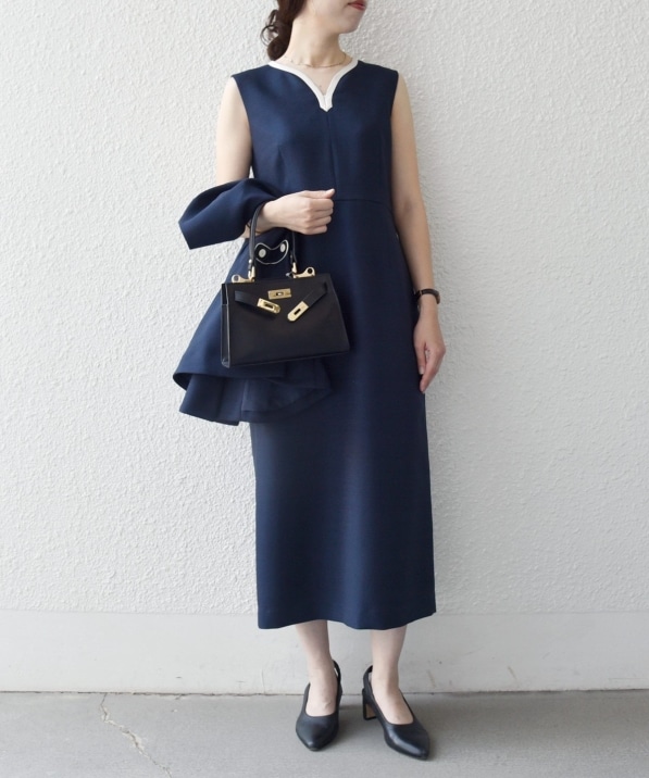 BLUGIRL BLUMARINE ノースリーブワンピース 紺白 洗濯機可能〉カーブネック ノースリーブ ワンピース［NAVY BLUE