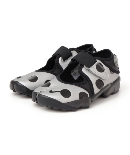NIKE: �G�A���t�g �h�b�g