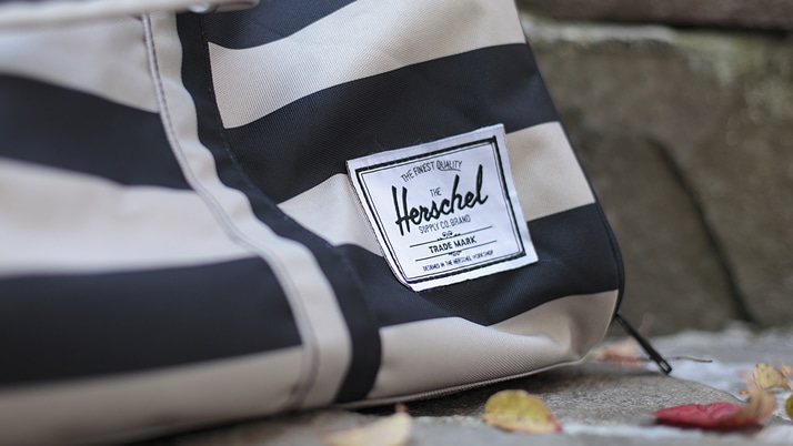 Ă邾łxC`̃obOuh! Herschel & Supply