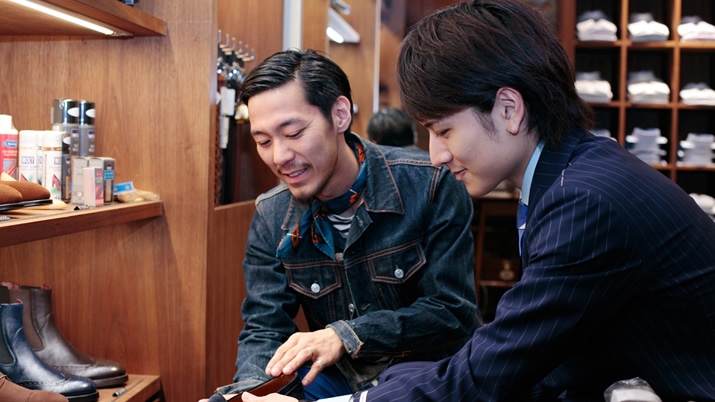 SHIPS {XX^bt̂q܉v `ЉlɂȂ2ڂ̃X[cҁ`