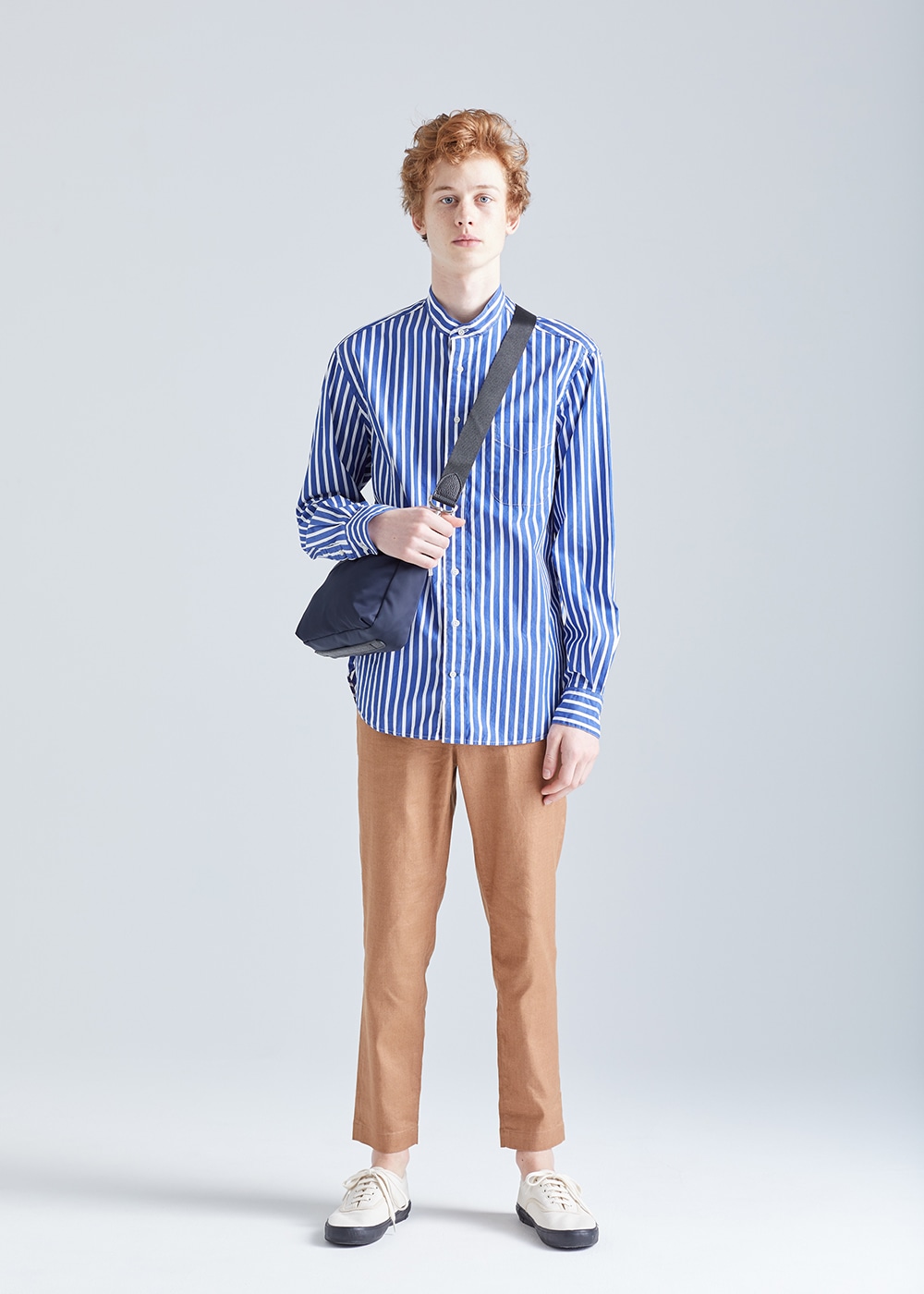 �x���Ɋ��􂷂�o���h�J���[�V���c