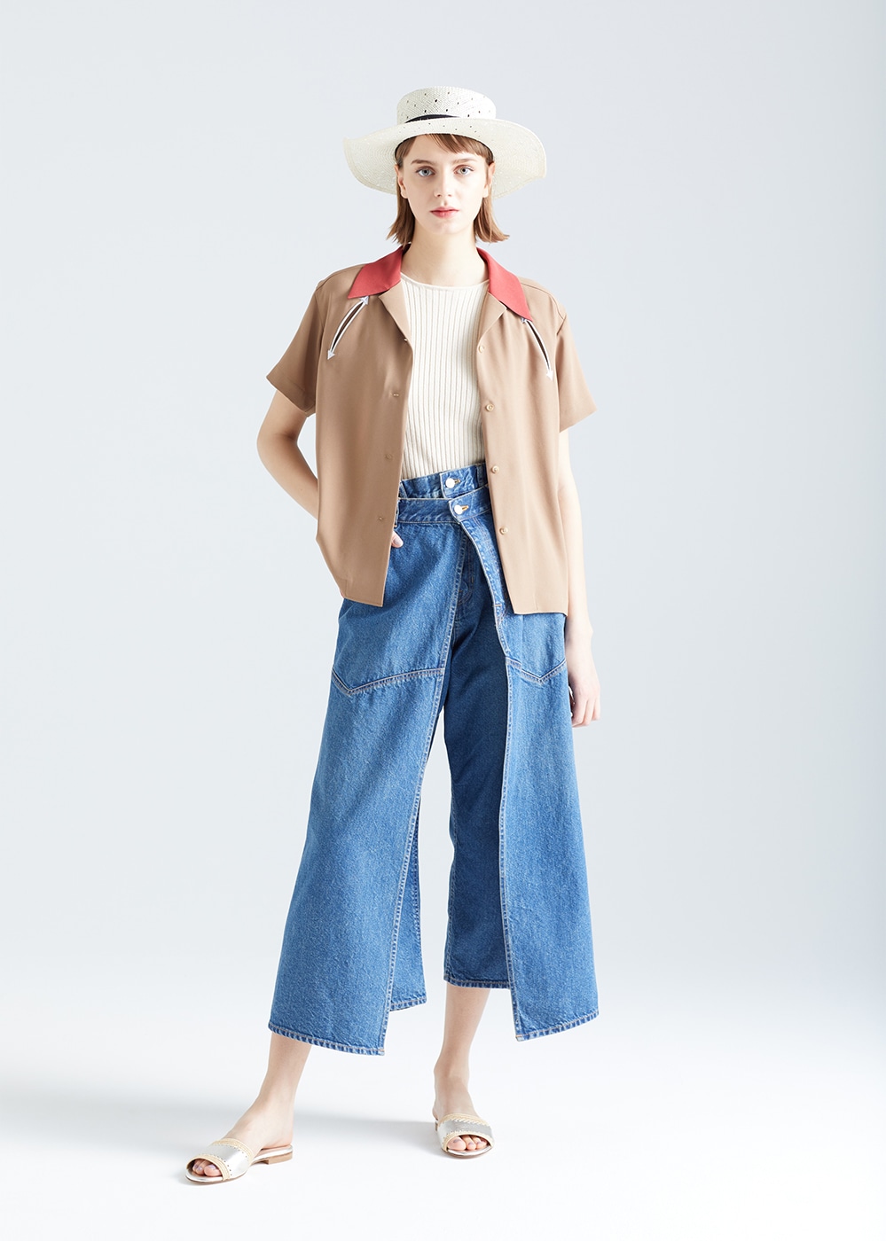 �f�U�C���R���V���X�ȓ��ʃf�j��