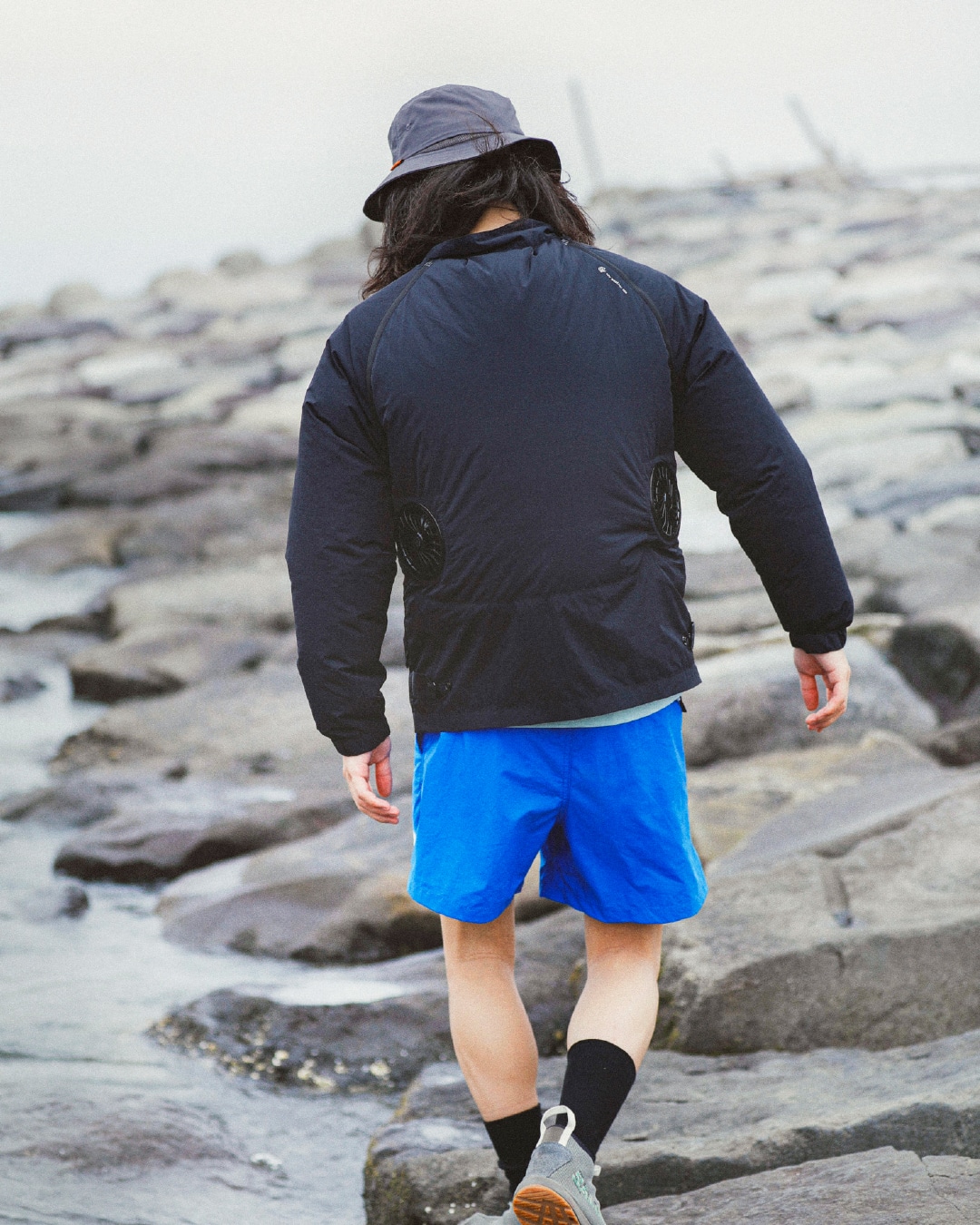 脱ぐより涼しい？暑い季節のサポートアイテム、2WAYファン付き